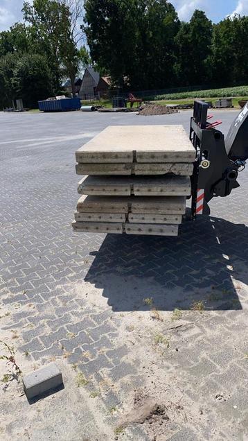 betonplaten beschikbaar voor biedingen