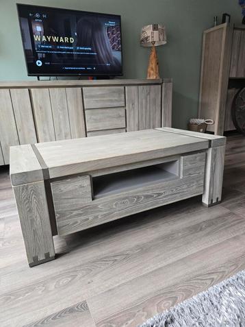 Salontafel Henders en hazel Avola beschikbaar voor biedingen