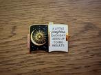 Sterrenhemel pin maan ster quote, Ophalen of Verzenden, Nieuw, Speldje of Pin