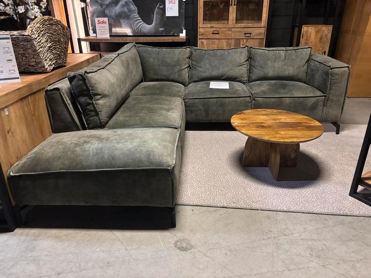 Olijfgroene hoekbank (showroom), Huis en Inrichting, Banken | Complete zithoeken, Zo goed als nieuw, Stof, Ophalen of Verzenden