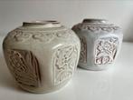 Vintage 2 MOBACH Gemberpot Vaas Flora Relief~Wit Terra~ 60’s, Antiek en Kunst, Ophalen of Verzenden