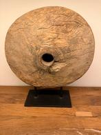 Rond decoratie houten sculptuur op standaard, Ophalen, Zo goed als nieuw