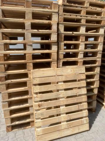 Te koop partij stevige houten blokpallets 100 x 120 beschikbaar voor biedingen