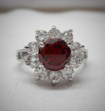 Zilveren prachtige ring met stenen maat 17 nr.1765 beschikbaar voor biedingen