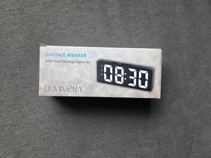 Lumivera Digitale Alarm Klok - Nieuw in doos!, Huis en Inrichting, Woonaccessoires | Klokken, Nieuw, Wekker of Tafelklok, Digitaal