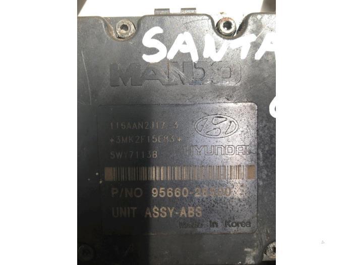 ABS Pomp van een Hyundai Santafe, Auto-onderdelen, Elektronica en Kabels, Hyundai, Gebruikt, 3 maanden garantie, Ophalen of Verzenden