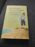 Meneer Hoedjes vangt een vis - Koos Meinderts, Ophalen of Verzenden, Gelezen, Koos Meinderts, Fictie algemeen