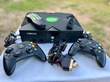 Xbox classic met 2 Controllers + Afstandsbediening beschikbaar voor biedingen