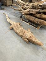 Krokodil van teak hout, Ophalen