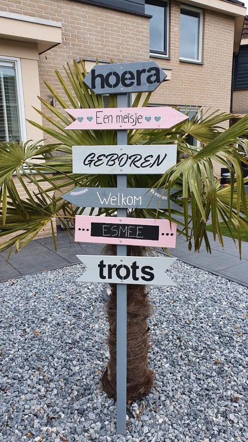 Geboortebord wegwijzer baby meisje te huur, Kinderen en Baby's, Kraamcadeaus en Geboorteborden, Zo goed als nieuw, Ophalen
