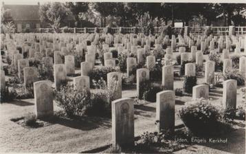 Uden Engels Kerkhof ca. 1950. beschikbaar voor biedingen