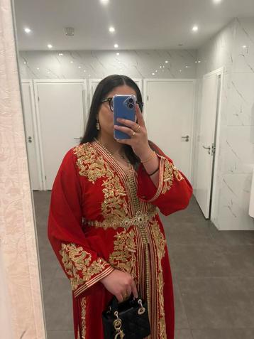 Rode Takchita + sieraden beschikbaar voor biedingen