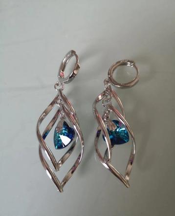 Zilveren Oorbellen Met Blauw Kristal / Sieraad Zilver Oorbel beschikbaar voor biedingen