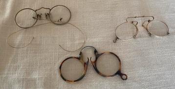 3 stuks antieke brilletjes in metalen foedraal beschikbaar voor biedingen