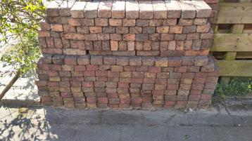 gekleurde grote en kleine beton waaltjes 7 m2 beschikbaar voor biedingen