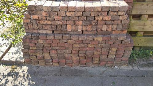 gekleurde grote en kleine beton waaltjes 7 m2, Tuin en Terras, Tegels en Klinkers, Gebruikt, Klinkers, Beton, 5 tot 10 m², Ophalen