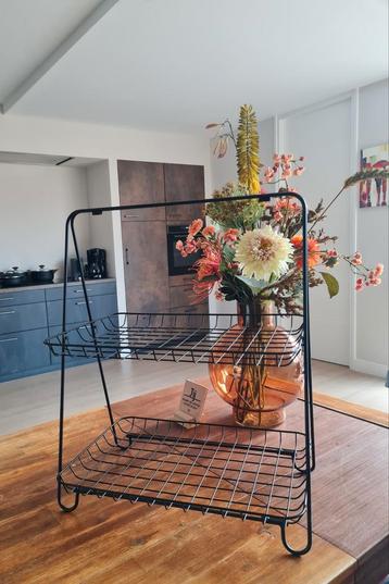 Superleuk metalen Rek / Etagere  beschikbaar voor biedingen