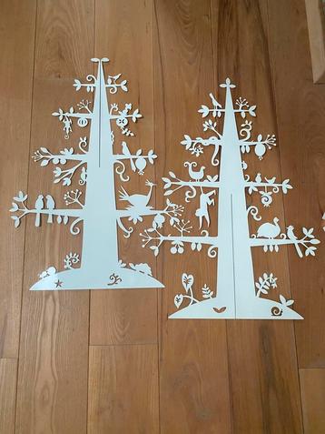 Metalen kerstboom beschikbaar voor biedingen
