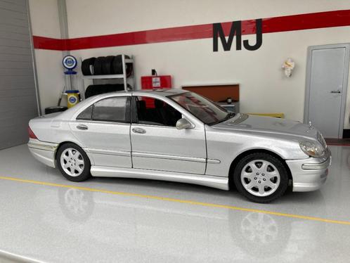Mercedes Benz S-Klasse (W220) 1:18 Maisto Zilver MJ, Hobby en Vrije tijd, Modelauto's | 1:18, Zo goed als nieuw, Auto, Maisto