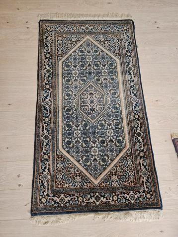 Vintage tapijt beschikbaar voor biedingen