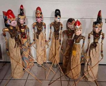Set van 7 antieke Wayang golek poppen beschikbaar voor biedingen
