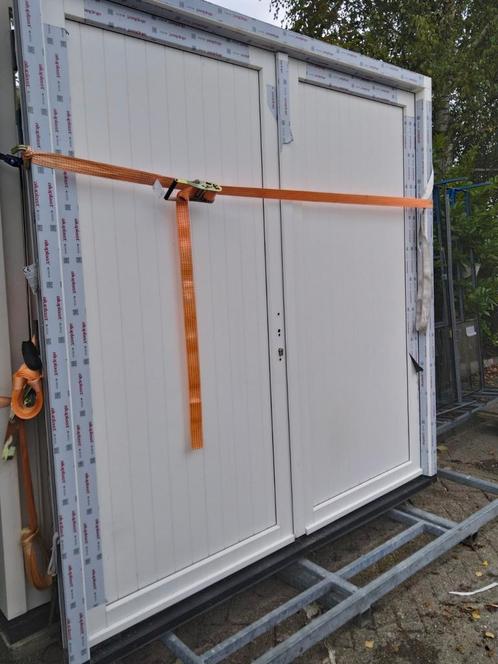 Kozijn met dubbele garage deuren, Doe-het-zelf en Verbouw, Deuren en Horren, Nieuw, Buitendeur, 215 cm of meer, 120 cm of meer