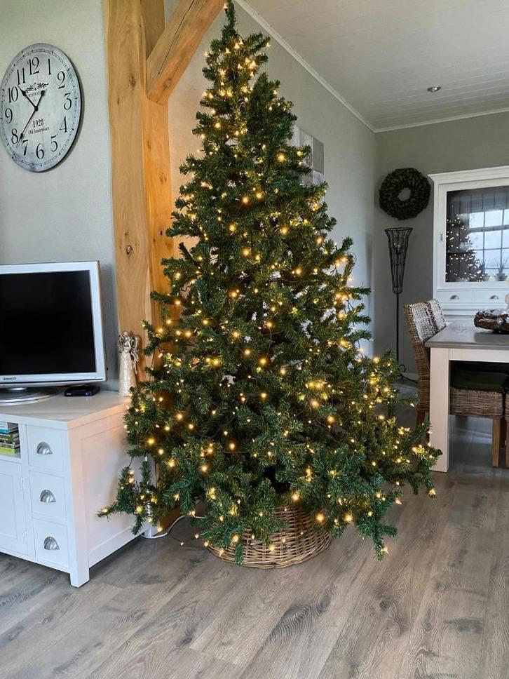 Kerstboom 230 cm hoog met led-verlichting, Diversen, Kerst, Zo goed als nieuw, Ophalen