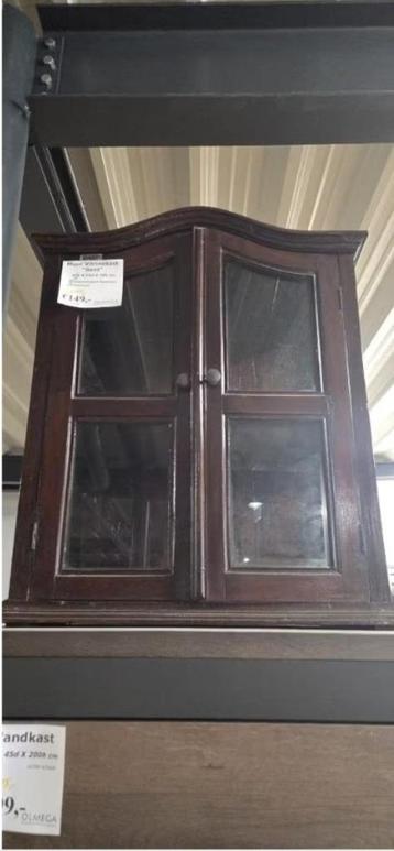 muur vitrine te koop beschikbaar voor biedingen