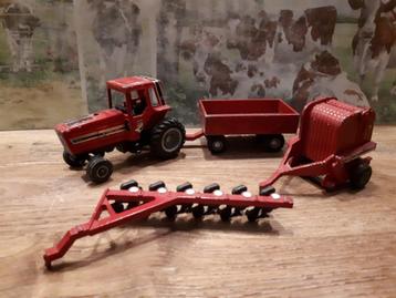 International 5088 trekker kar pers ploeg ertl beschikbaar voor biedingen