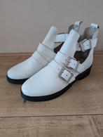 Aparte witte leren schoenen 40 Nieuw, Kleding | Dames, Schoenen, Ophalen of Verzenden, Zo goed als nieuw, Wit, Sneakers of Gympen