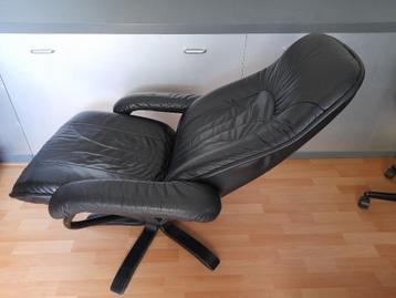 Relaxstoel zwart kunstleer beschikbaar voor biedingen