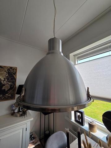 Industriële hanglamp beschikbaar voor biedingen