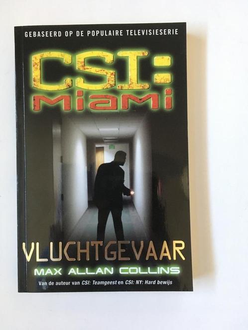 CSI: Vluchtgevaar - Max Allan Collins, Boeken, Thrillers, Zo goed als nieuw, Nederland, Ophalen of Verzenden