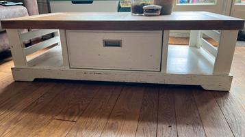 Zithoek salontafel, eetbank stoelen beschikbaar voor biedingen