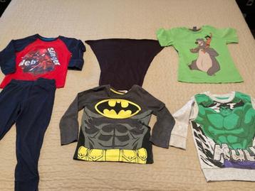 SUPERMAN pyjama + BATMAN longsleeve met cape samen €8,00 beschikbaar voor biedingen