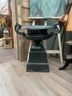 Gietijzer tuinvaas op sokkel, Ophalen, Zo goed als nieuw