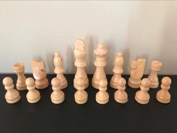 Houten schaakset beschikbaar voor biedingen
