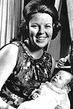 916148	 	Prinses	Beatrix	gezin	 Gelopen met postzegel, Verzamelen, Koninklijk Huis en Royalty, Ophalen of Verzenden, Gebruikt