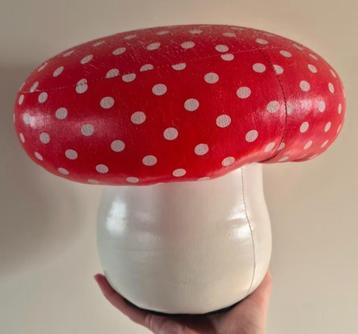 Kinder paddenstoel krukje beschikbaar voor biedingen