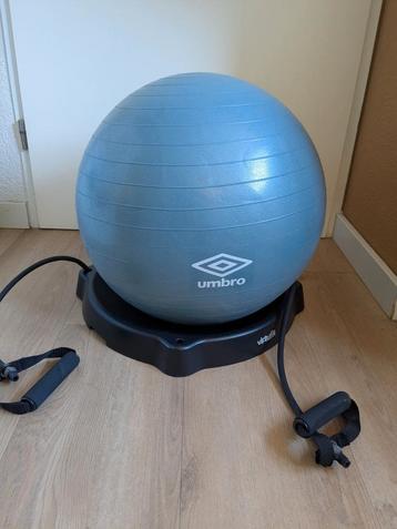 Yoga bal gymnastiek bal pilatesbal met schaal beschikbaar voor biedingen