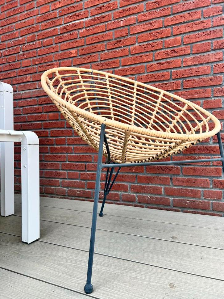 WOOOD Jane Loungestoel - Rotan Look, Huis en Inrichting, Stoelen, Zo goed als nieuw, Eén, Metaal, Bruin, Ophalen