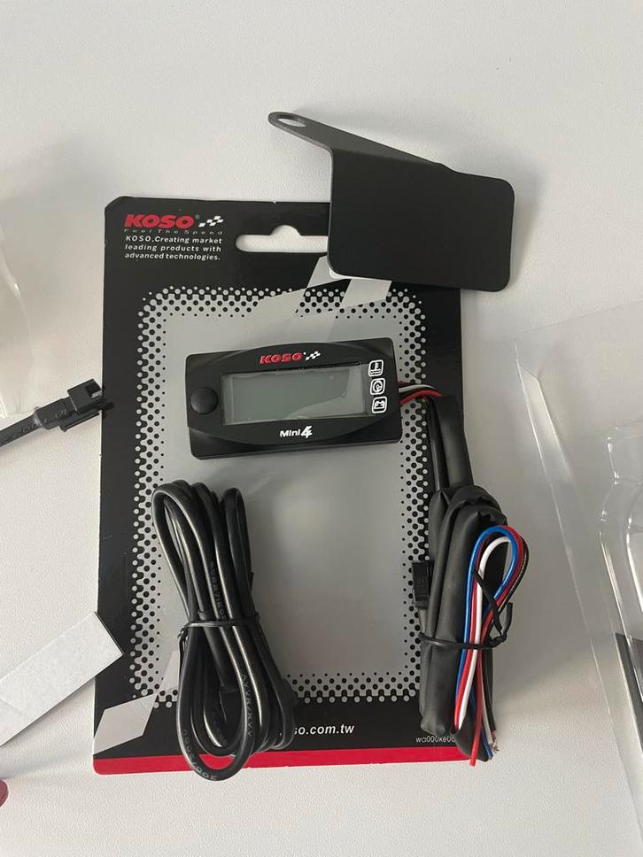 KOSO Digitale Meter - RPM, Temp, Tijd, Voltage, Fietsen en Brommers, Brommeronderdelen | Scooters, Nieuw, Ophalen of Verzenden
