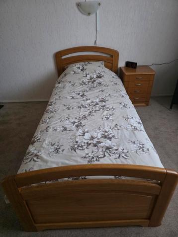 Houten Eenpersoonsbed 90x200 beschikbaar voor biedingen