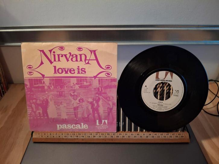 Nirvana - Love Is (505) 3 euro vaste prijs, Cd's en Dvd's, Vinyl Singles, Zo goed als nieuw, Single, Pop, 7 inch, Ophalen of Verzenden