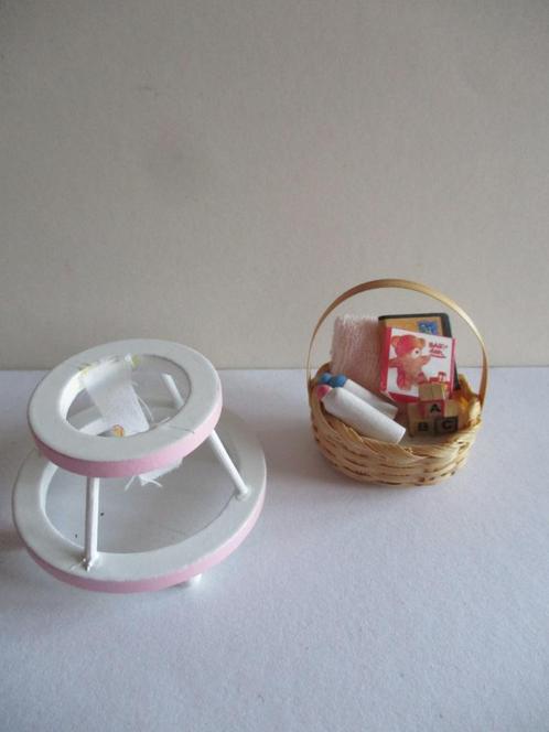 poppenhuis voor de babykamer, Verzamelen, Poppenhuizen en Toebehoren, Zo goed als nieuw, Decoratie, Ophalen of Verzenden