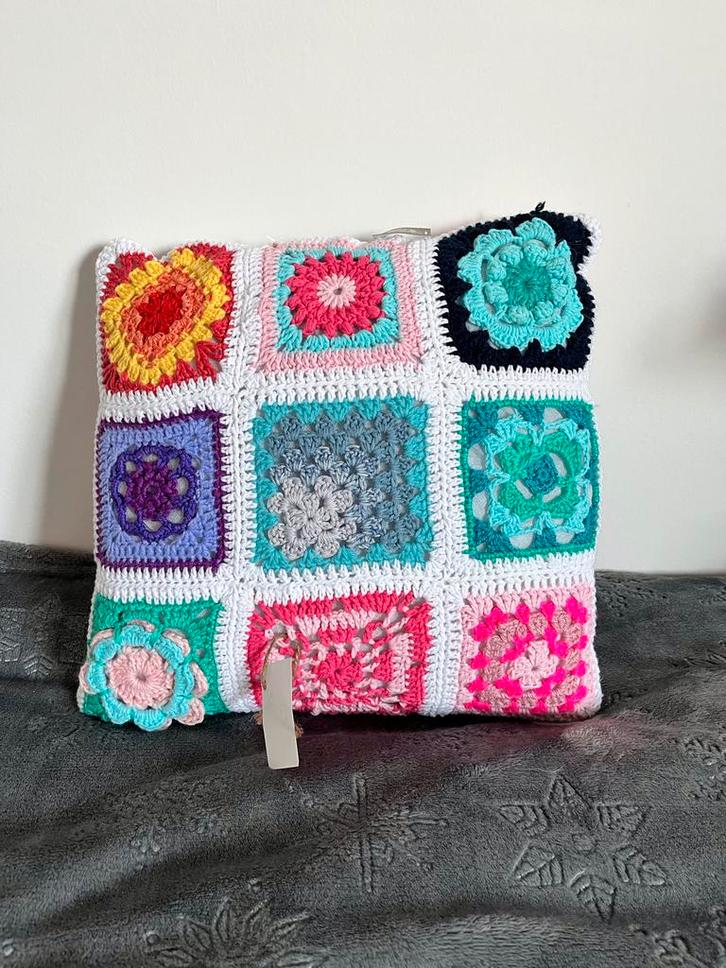Handgemaakt Granny Square Kussen, Huis en Inrichting, Woonaccessoires | Kussens, Nieuw, Overige kleuren, Vierkant, Ophalen of Verzenden