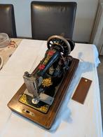 Oude hand Naaimachine., Ophalen