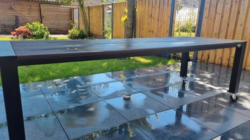Zwarte stalen tuintafel op wielen (250l x 78h x 90b), Tuin en Terras, Tuintafels, Zo goed als nieuw, Rechthoekig, Ophalen