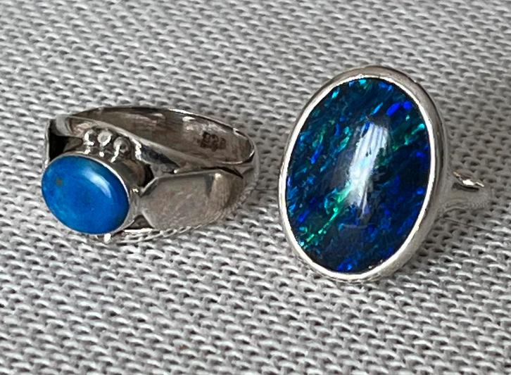 Twee zilveren ringen met Opaal en Lapis Lazuli, Sieraden, Tassen en Uiterlijk, Antieke sieraden, Ring, Zilver, Ophalen of Verzenden