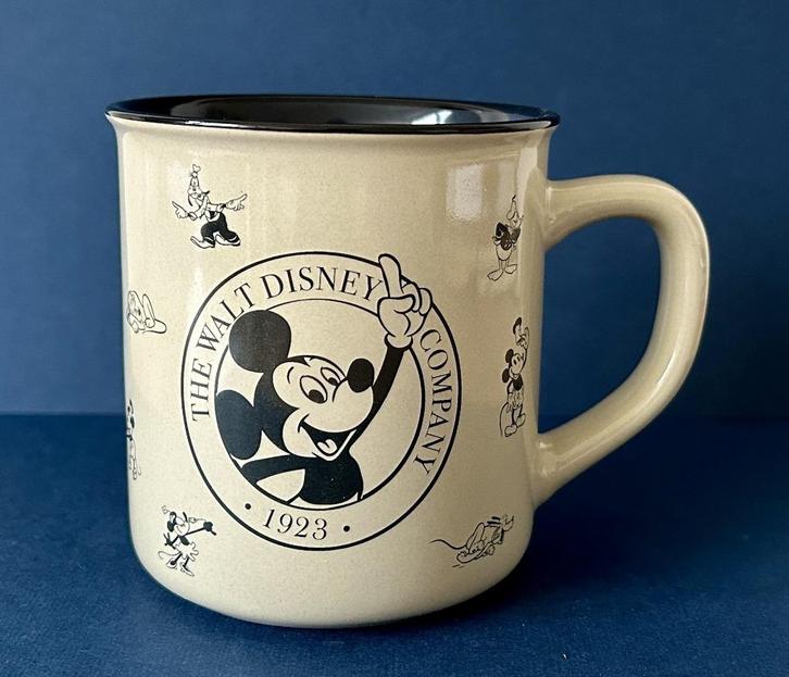 Disney Mickey Mouse beker / mok van Disney Home Invictus, Verzamelen, Disney, Zo goed als nieuw, Servies, Mickey Mouse, Ophalen of Verzenden